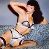Hop Film: Bettie Page Reveals All
